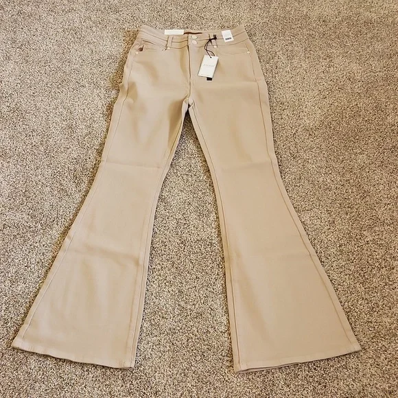 Judy Blue Jeans - Picture 1 of 10